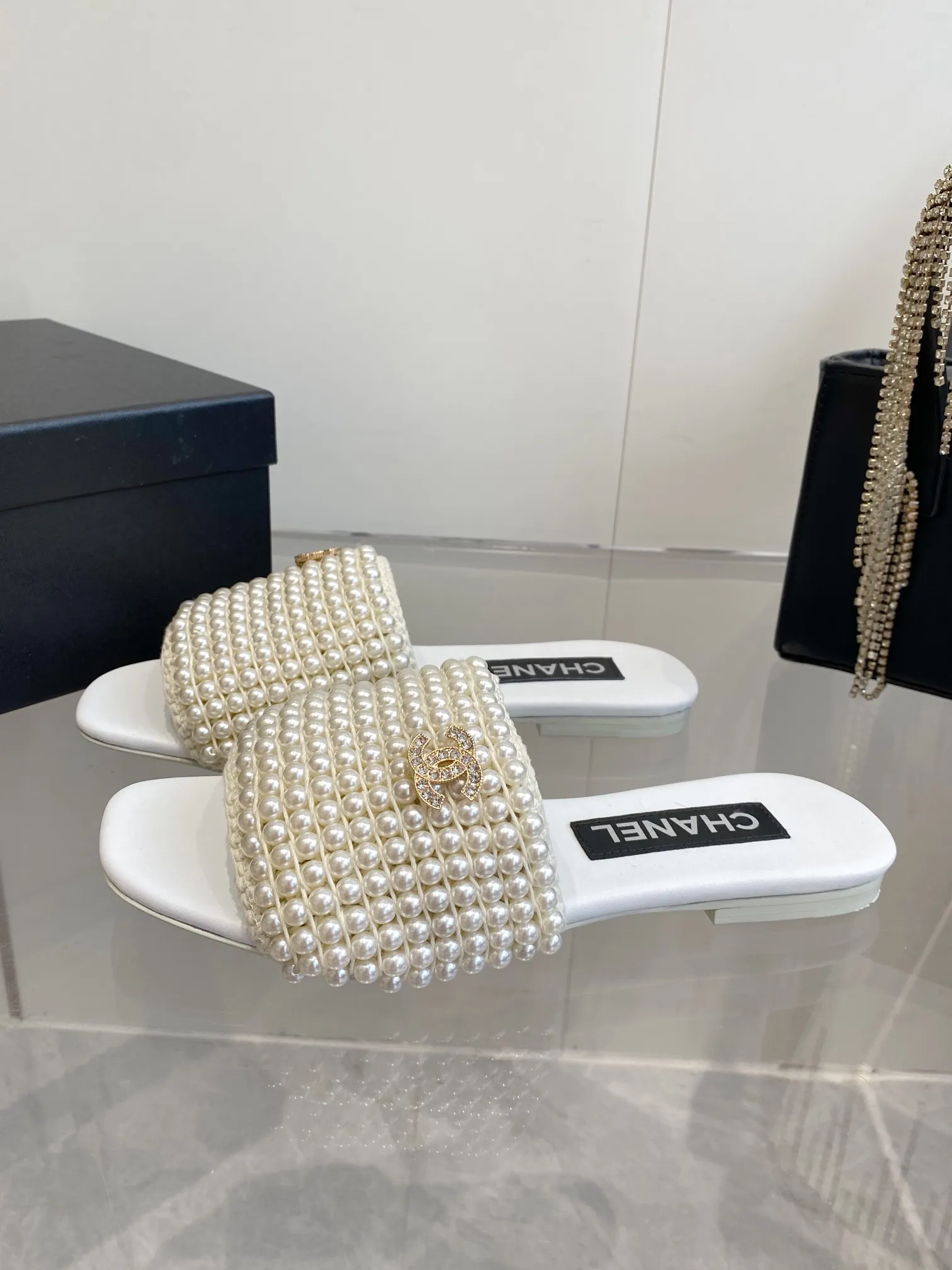 👟👟Ex-factory price 600👟👟 Chanel Xiaoxiang 2️⃣5️⃣ss spring and summer vacation pearl lazy slippers, simple and versatile, super beautiful on the feet, no matter how you look at it, they are super beautiful #仙女SLANDALS #women's sandals #Chanel #小香